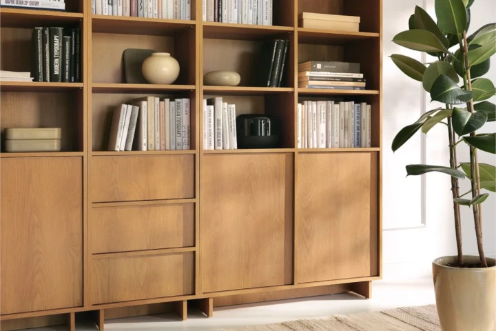 Połączenie kilku regałów jako aranżacja