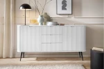 Biała komoda Luna z drzwiczkami, szufladami i ryflowanymi frontami