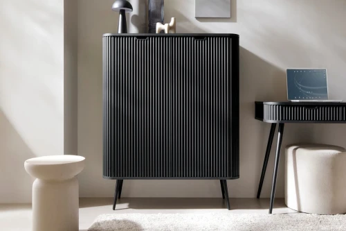 Czarna komoda wysoka Luna z drzwiami i ryflowanymi frontami z czarnymi nogami