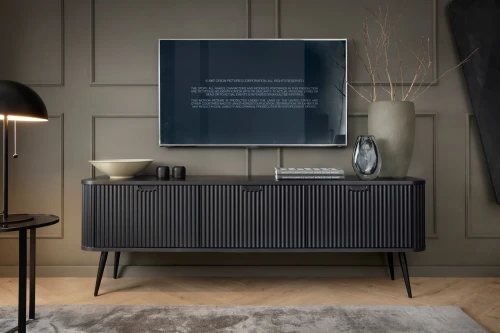 Czarna szafka RTV Luna z drzwiczkami i ryflowanymi frontami z czarnymi nogami