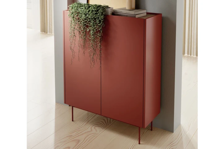 Czerwona wysoka komoda Avenor dwudrzwiowa