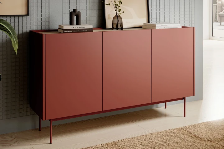 Czerwona komoda Avenor trzydrzwiowa