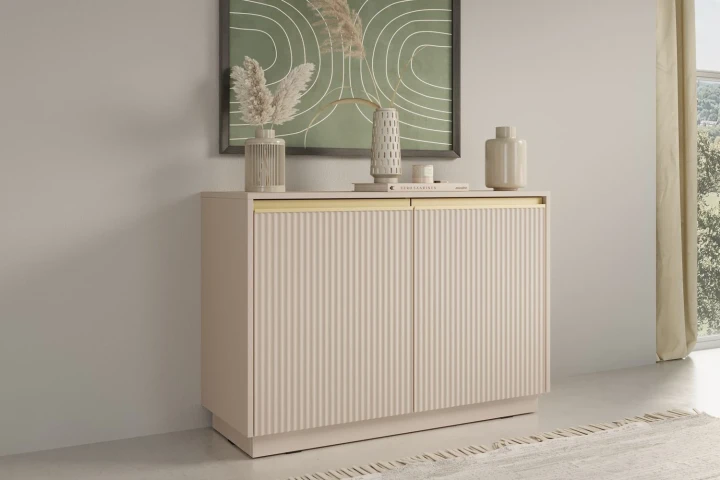 Beżowa komoda dwudrzwiowa Resto ze złotymi akcentami