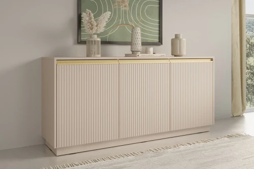 Beżowa komoda trzydrzwiowa Resto ze złotymi akcentami