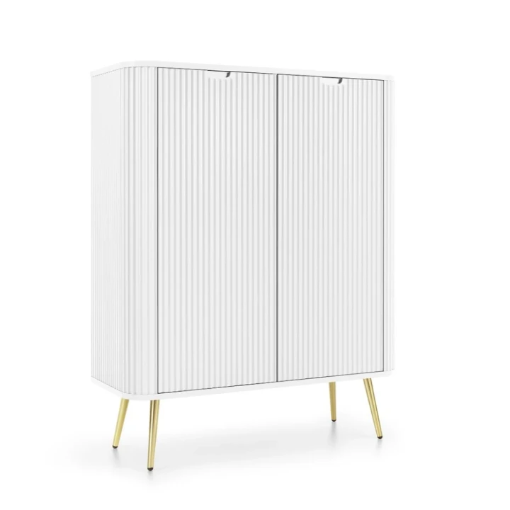 Biała komoda wysoka Luna z drzwiami i ryflowanymi frontami ze złotymi nogami