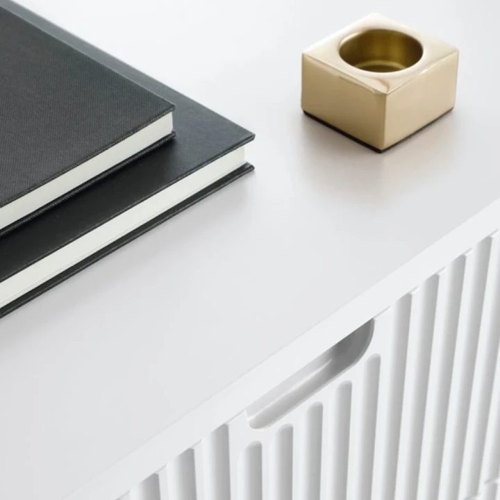 Korpus i front białej komody Luna