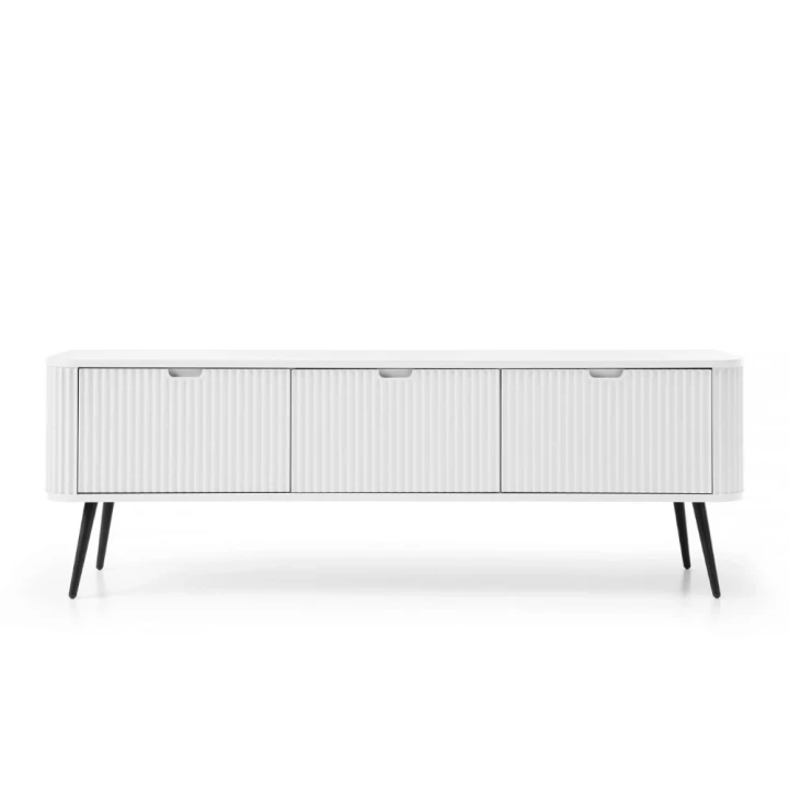 Biała szafka RTV Luna z drzwiczkami i ryflowanymi frontami z czarnymi nogami od frontu