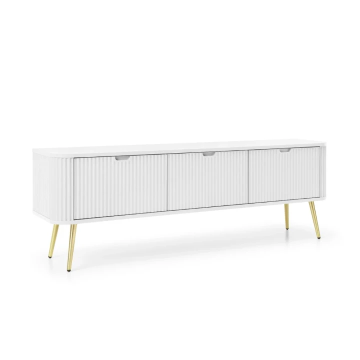 Biała szafka RTV Luna z drzwiczkami i ryflowanymi frontami ze złotymi nogami