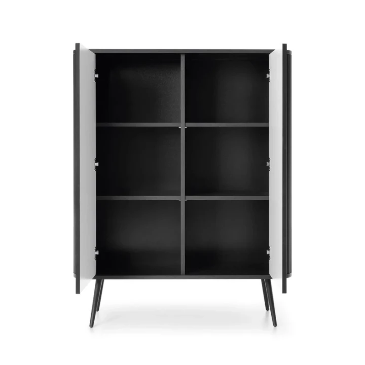 Czarna komoda wysoka Luna z drzwiami i ryflowanymi frontami z czarnymi nogami otwarta