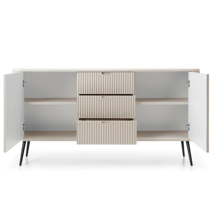 Kaszmirowa komoda Luna z drzwiczkami, szufladami i ryflowanymi frontami z czarnymi nogami otwarta