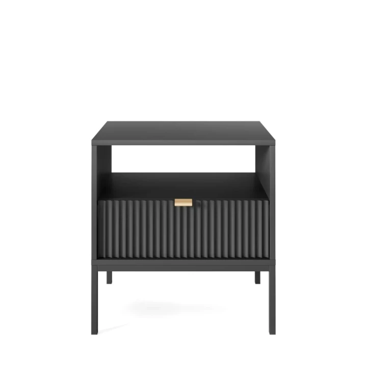Stolik nocny Nuo czarny z ryflowaną szufladą z czarnymi nogami od frontu