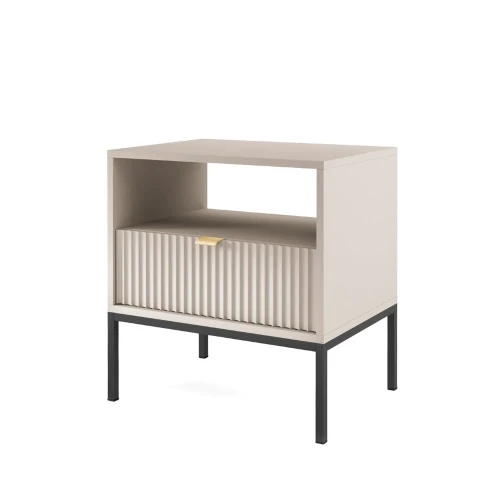 Stolik nocny Nuo kaszmirowy z ryflowaną szufladą z czarnymi nogami na białym tle