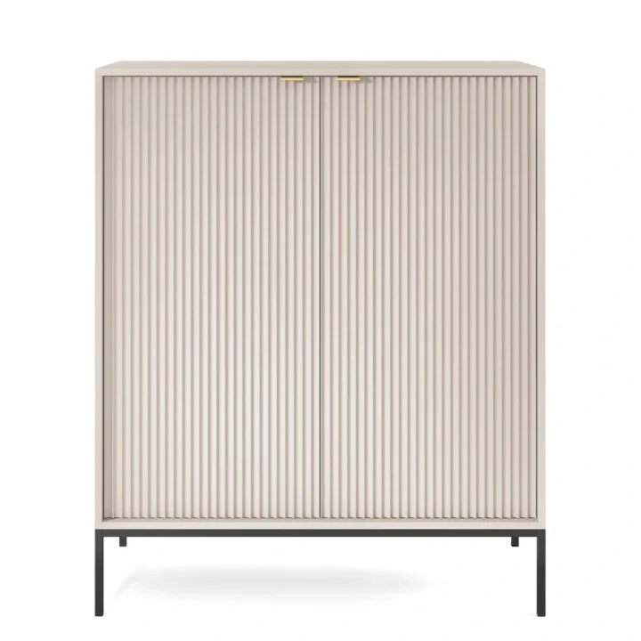 Komoda wysoka Nuo kaszmirowa z ryflowanymi drzwiami z czarnymi nogami od frontu