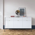 Komoda trzydrzwiowa Nuo biała ryflowana z szufladami