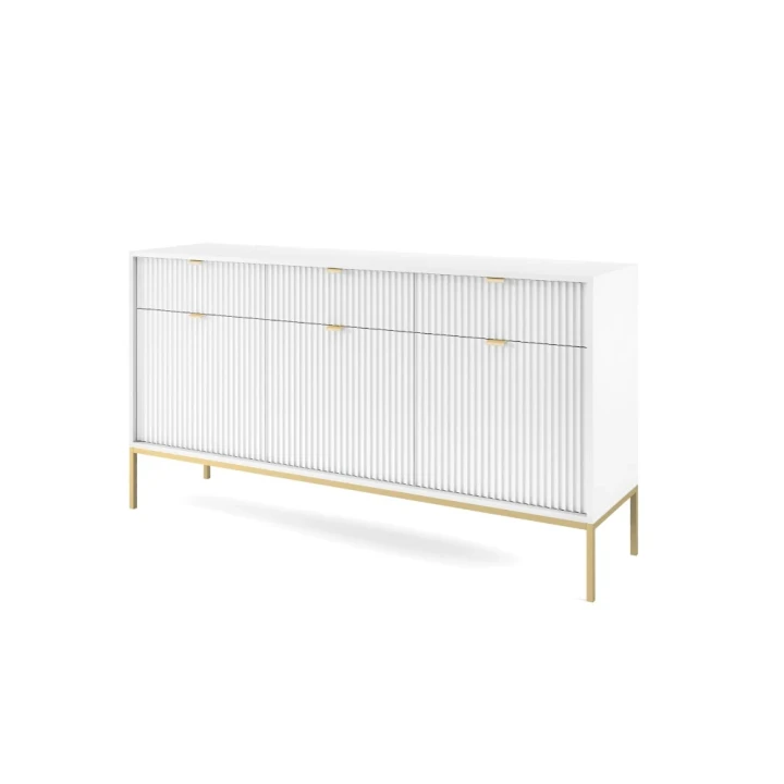 Komoda trzydrzwiowa Nuo biała ryflowana z szufladami ze złotymi nogami