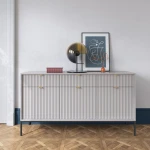 Komoda trzydrzwiowa Nuo szara ryflowana z szufladami