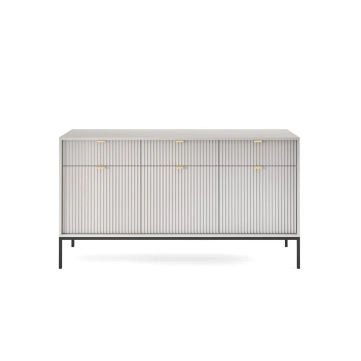 Komoda trzydrzwiowa Nuo szara ryflowana z szufladami z czarnymi nogami od frontu