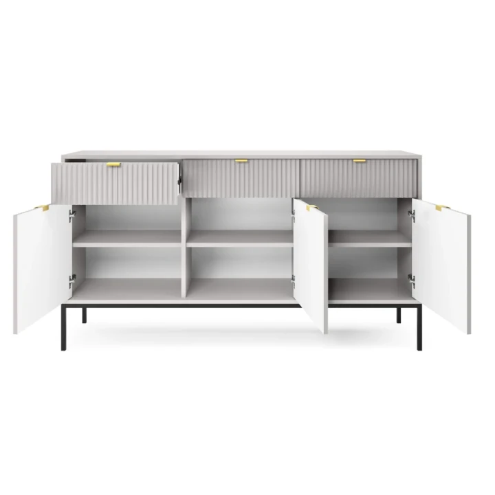 Komoda trzydrzwiowa Nuo szara ryflowana z szufladami z czarnymi nogami otwarta