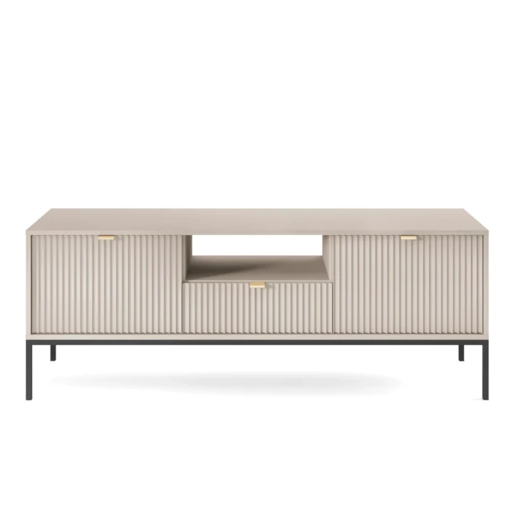 Szafka RTV Nuo kaszmirowa z ryflowanymi drzwiczkami i szufladą z czarnymi nogami od frontu