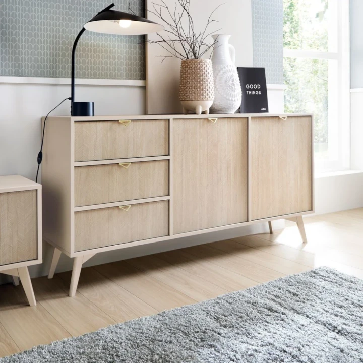 Komoda Timber z drzwiami i szufladami w kolorze beż piaskowy