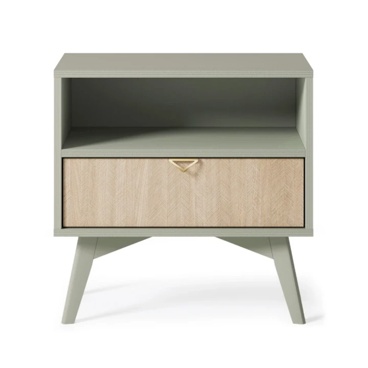 Stolik nocny Timber z szufladą w kolorze eukaliptus od frontu
